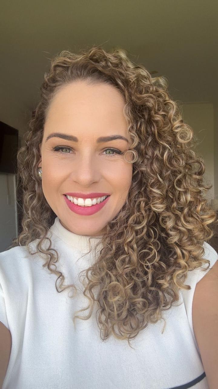 Jhanda Siqueira sorrindo